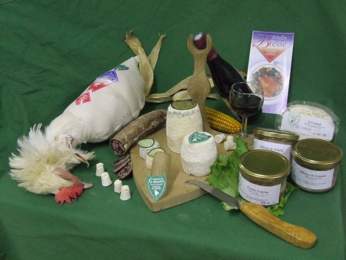 Plateau gastronomique par la ferme bressane La Guyotte, poulets & volailles de Bresse, fromages de chèvres